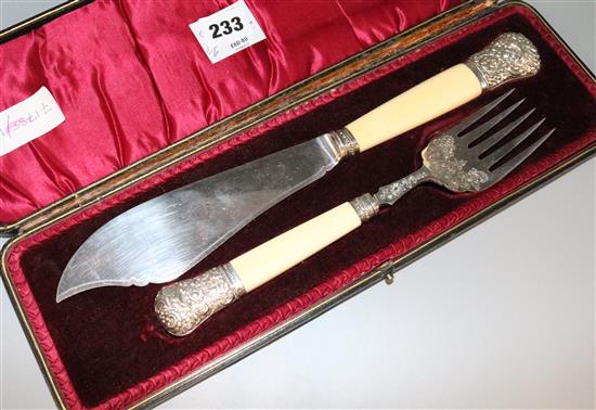 Cased pair plated fish servers with silver collars(-)